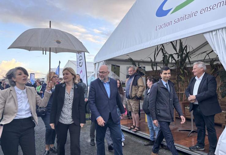 Stéphanie Maubé, maire de Lessay, a accueilli Yaël Braun-Pivet, présidente de l'Assemblée nationale, pour inaugurer la foire. Une première.