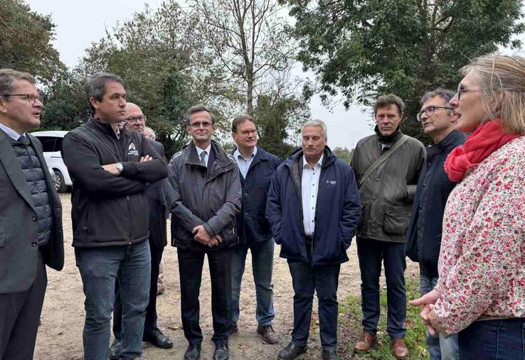Le préfet de la Manche, Marc Chappuis, s'est déplacé dans deux exploitations pour prendre le pouls de l'agriculture manchoise.