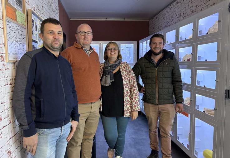 Damien Hardy et Laëtitia Groult, initiateurs des Casiers barentonnais, entourés de Anthony Ganné (à gauche) et Nicolas Bossière (à droite).