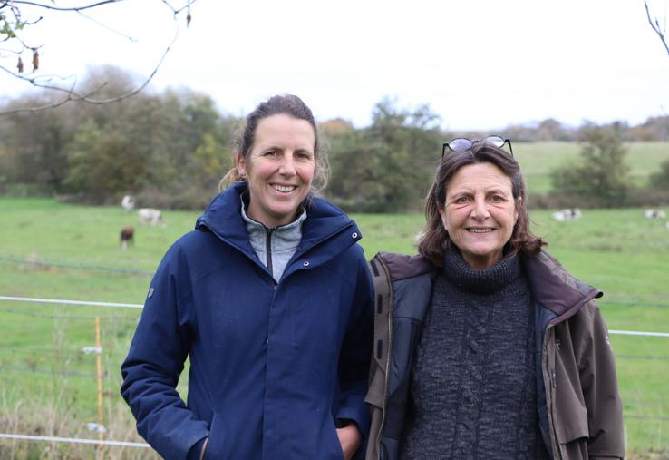 La transmission de Virginie Sartorio à sa fille, Axelle, engage une redéfinition technique du système, où le lait et le cheval cohabitent dans une logique durable et herbagère.
