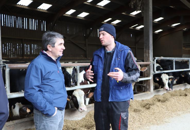 Alexis Descamps, responsable de la commission économique de la FNPL, s'est montré à l'écoute d'Antoine Jacqueline, jeune installé dans le Bocage virois, mardi 10 février.
