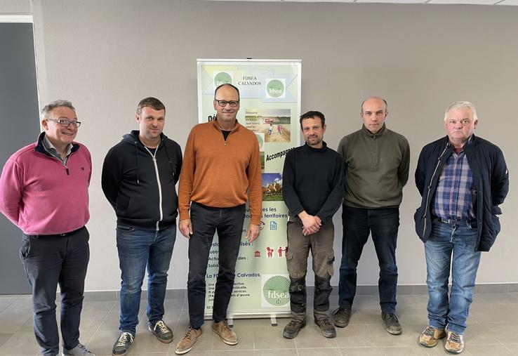 Sylvestre Bertucelli, Pierre-Marie Battais, Xavier Hay, Alexandre Hardy, Sylvain Decaen et Jean-Luc Leblond ont assisté à la 1re rencontre de la section maraîchage de la FDSEA.