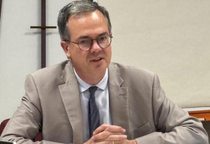 Philippe Brugnot, secrétaire général de la préfecture de la Manche, conserve le niveau de vigilance pour une grande partie du département.