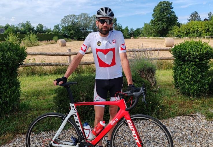 Yovenn Bougis sera sur son vélo à au départ du Bourg-d’Oisans pour rejoindre l'Alpe-d'Huez pour une course solidaire le 19 juillet 2026.