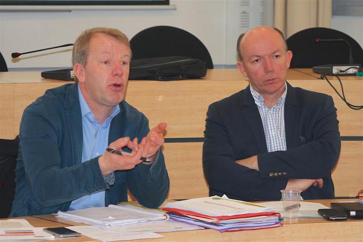 Sur les sujets de fonds, les responsables ont longuement échangé sur l’application de la réglementation sur les prairies : « Il n’avait jamais été question d’appréhender ce ratio au niveau régional mais bien au niveau national » a rappelé le président Arnold Puech d’Alissac, rejoint par Luc Smessaert qui, agriculteur en région Hauts-de-France, a souligné qu’une approche nationale aurait réglé le problème.