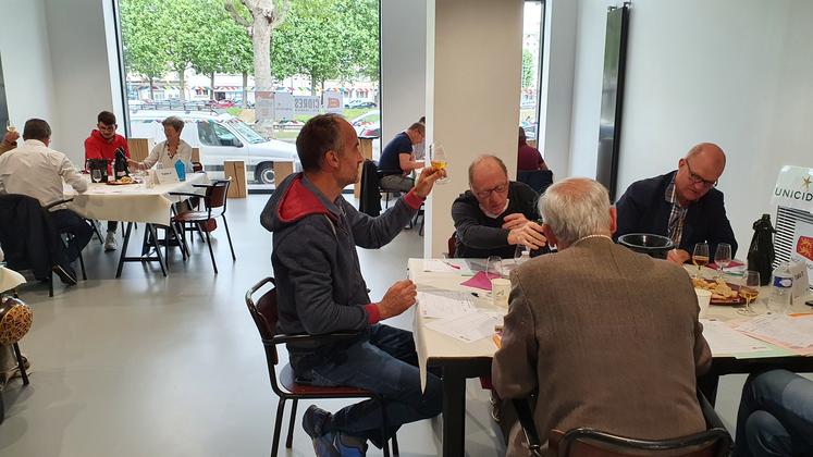 Pour raisons sanitaires, le jury du conocurs cidricole de Normandie s’est déroulé sur cinq jours. Du 21 au 25 juin, 90 juges ont ainsi jugé 260 échantillons.