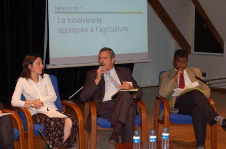 Première table ronde sur les enjeux de la biodiversité.