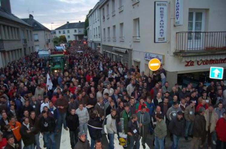 Du jamais vu depuis plus de 20 ans dans la Manche, 1500 producteurs ont défilé dans les rues de Saint-Lô