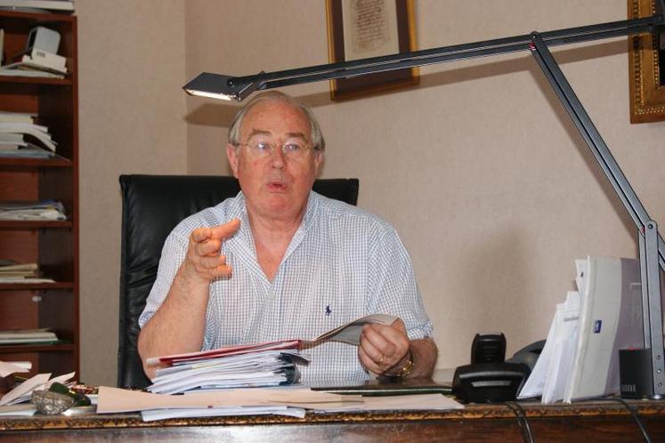 Jean Bizet lors de la réunion, se tenant jeudi dernier, avec les responsables FDSEA de l'arrondissement de Mortain, "contractualiser, oui ! Mais en vous faisant respecter".