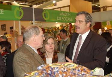 Discussion amicale entre Philippe Duron et Pascal Férey président de la FRSEA