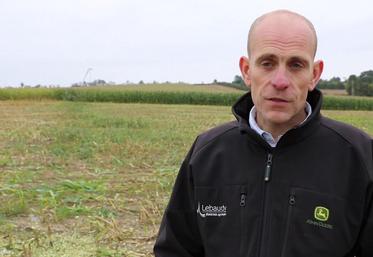 Preview image for the video "#Démonstration John Deere monte en puissance avec la 8800i".